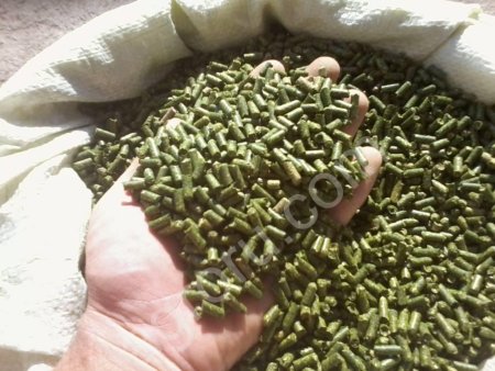 Гранулированный корм из люцерны