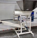 Тестоделитель Кузбасс 68-2М со встроенным транспортёром.