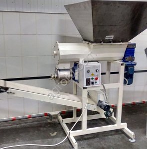 Тестоделитель Кузбасс 68-2М со встроенным транспортёром.