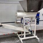 Тестоделитель Кузбасс 68-2М со встроенным транспортёром.