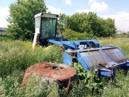 Свеклоуборочный комбайн АМ-6 эррио