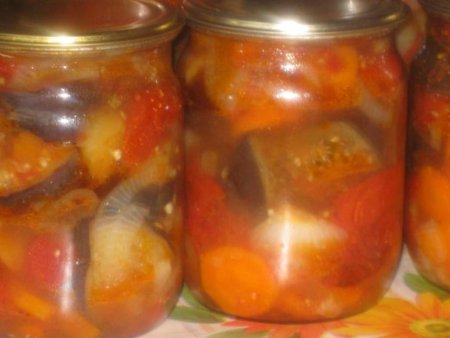 Под Одессой подростки избили старушку ради овощей и консервации