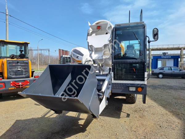 Бетоносмеситель с самозагрузкой YNIX QGMC3000