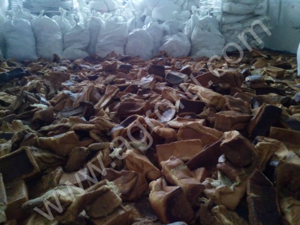 Хлеб на корм свиньям и КРС