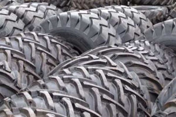 Новые шины для погрузчиков 318E и 326E от John Deere