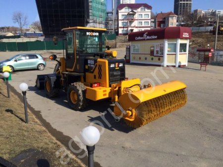 Фронтальный погрузчик Boulder WL20R с щеткой