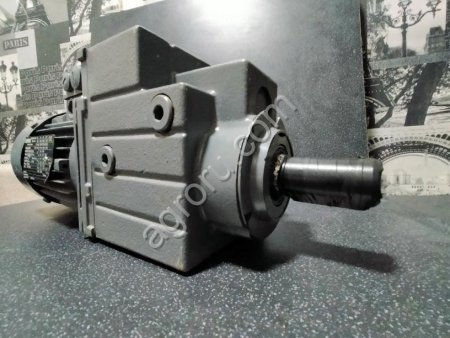 Мотор-редуктор Lenze модель EN,новый