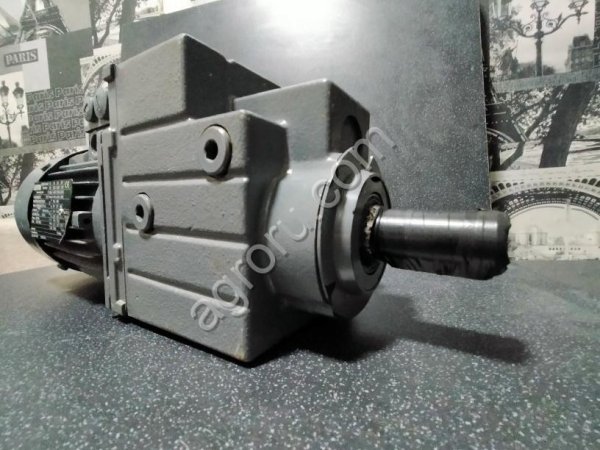 Мотор-редуктор Lenze модель EN,новый