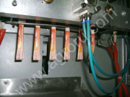 Линия производит кубики сахара-рафинада из сахара-песка