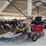 Самоходный подталкиватель кормов