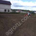 Вспашка земельного участка трактором