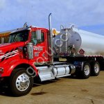 Реализует масло подсолнечное наливом и фасовка.