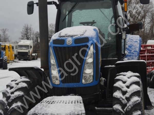 трактор New Holland T8040