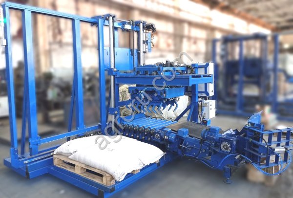 Паллетоукладчик для агросектора с устройством для зашивных мешков