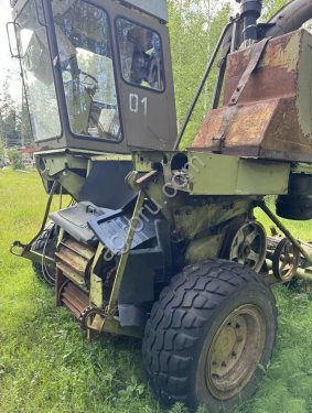 Кормоуборочный силосный комбайн Е-281
