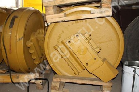 Колесо направляющее (ленивец) CAT D6R