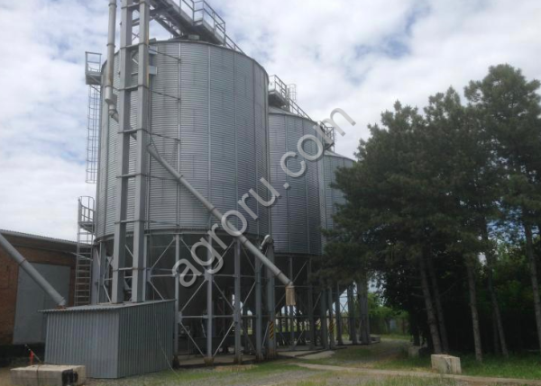Элеваторный комплекс с землей и складами