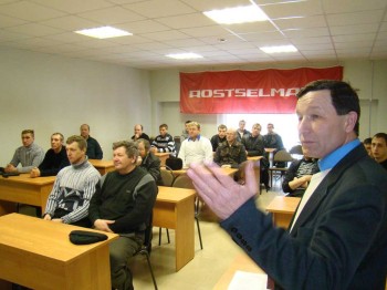 Губернатор Лев Кузнецов ознакомился с работой сервисного центра завода Ростсельмаш в городе Назарово