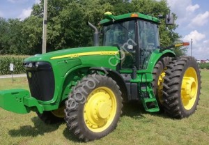 Капот/пластик John Deere 8420 и др