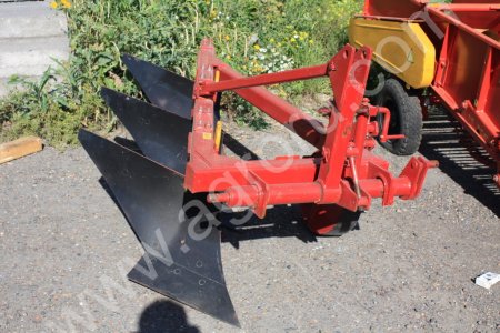 Плуг 3х корпусной