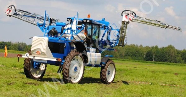 Самоходный опрыскиватель M24 Hellios