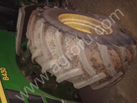 Трактор John Deer 8430