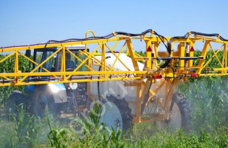 Прицепной опрыскиватель Титан-3000-24