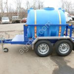 Прицеп со съемной пластиковой емкостью