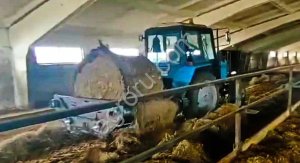 Разматыватель рулонов навесной самозагружающийся