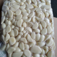 Чеснок свежий очищенный в вакуумной упаковке