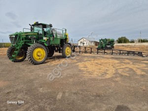 Самоходный опрыскиватель John Deere 4730