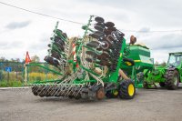 Сеялка точного высева John Deere 740 A