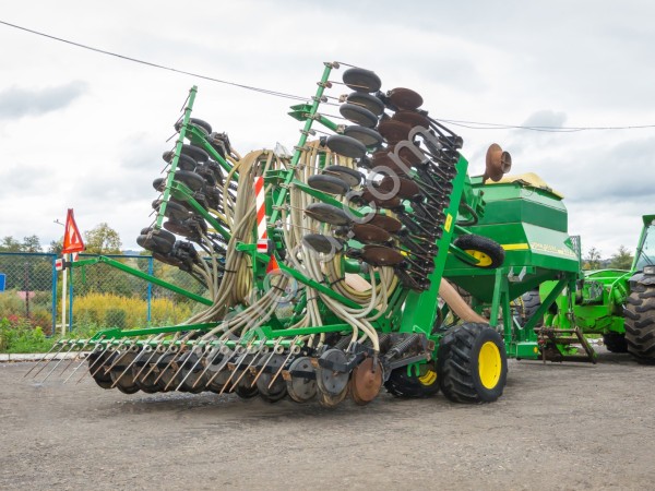 Сеялка точного высева John Deere 740 A