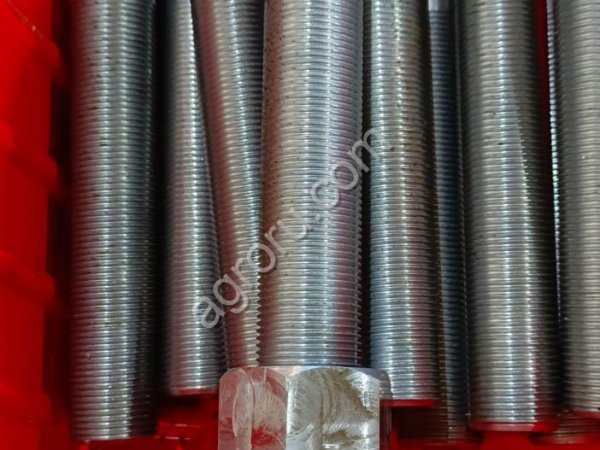 Болт с гайкой задней проставки МТЗ Беларусь