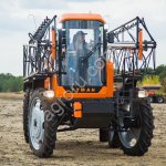 Самоходный опрыскиватель-разбрасыватель Туман-3