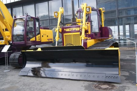 В Санкт-Петербурге состоялось Бульдозерное шоу