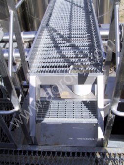 Лощадки и лестницы обслуживания