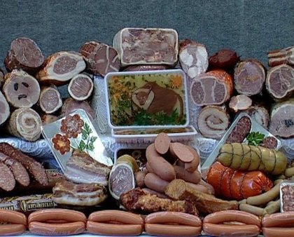 Мясокомбинат ЗАО АПК-ИНВЕСТ начал производство полукопченых и жареных колбас, а также свиных копченостей.