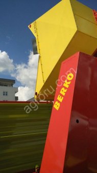 Початкоуборочный двухрядный кукурузный комбайн Берко-025