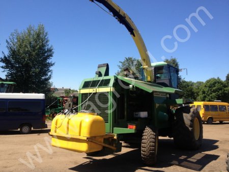 John Deere 6850