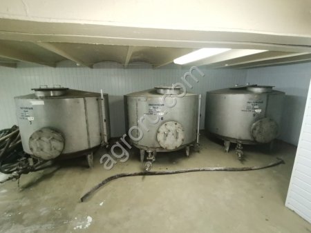 Емкость из нержавейки 2,4 куб