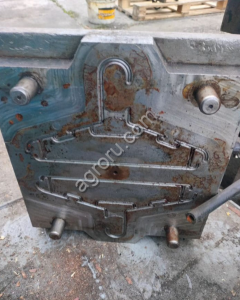 Аппарат для литья вешалок