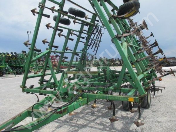 Культиватор John Deere 980