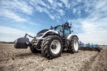 AGCO-RM: трактор Valtra серии Т4 завоевал  престижную премию «Machine of the year 2015»