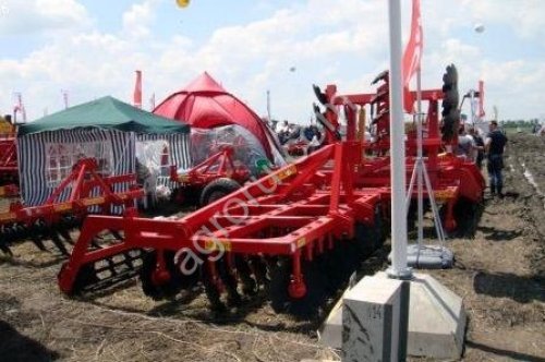 Борона дисковая БДМ трехрядная 6,3х3 прицепная складная