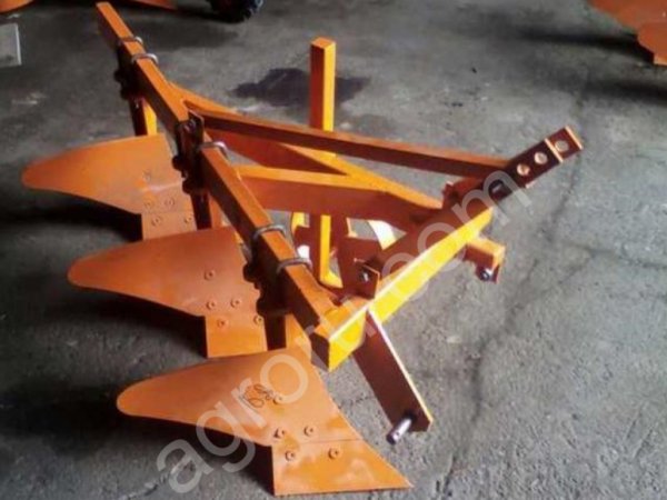 Плуг 3-х корпусный