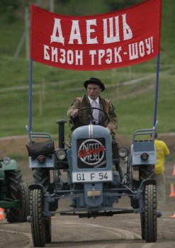 Тракторные гонщики Бизон-Трек-Шоу 2010 застрахованы на 35 млн рублей