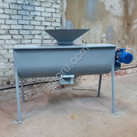 Кормосмеситель горизонтальный