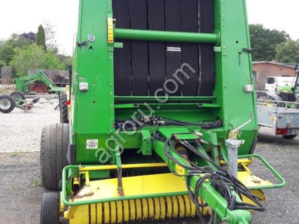 Пресс-подборщик рулонный John Deere 592