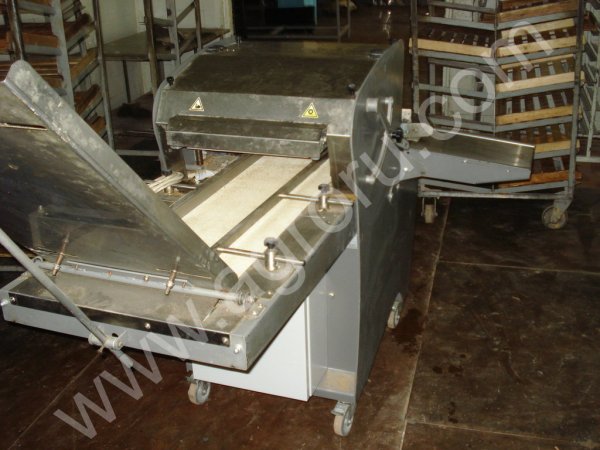 хлеборезательная машинна